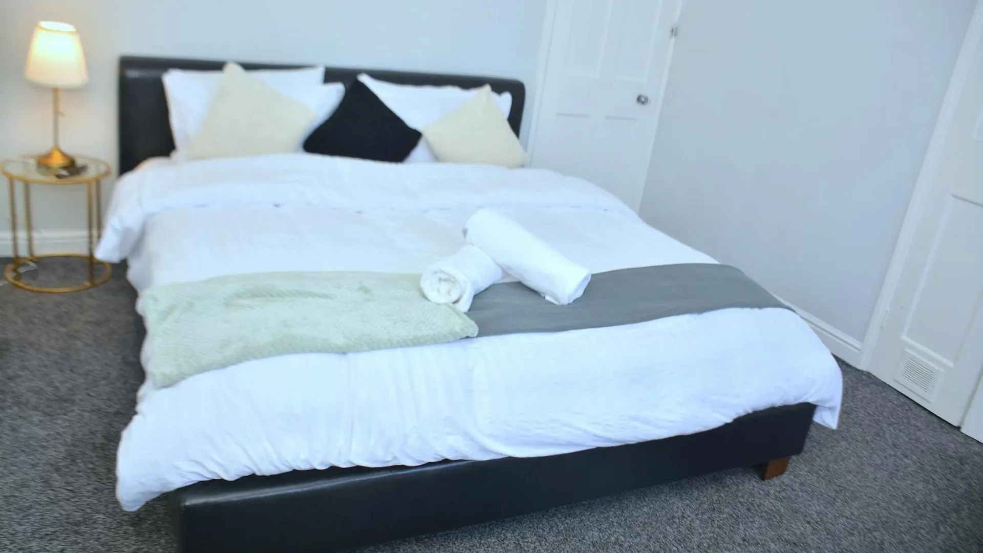 Apartment Tranquil Stays At 3 Bedroom House In Dagenham