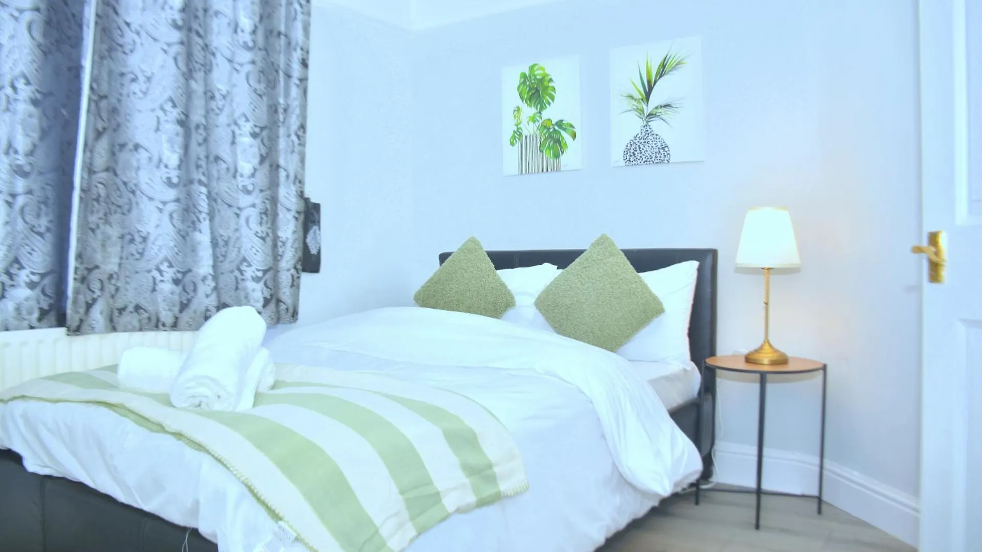 Tranquil Stays At 3 Bedroom House In Dagenham United Kingdom