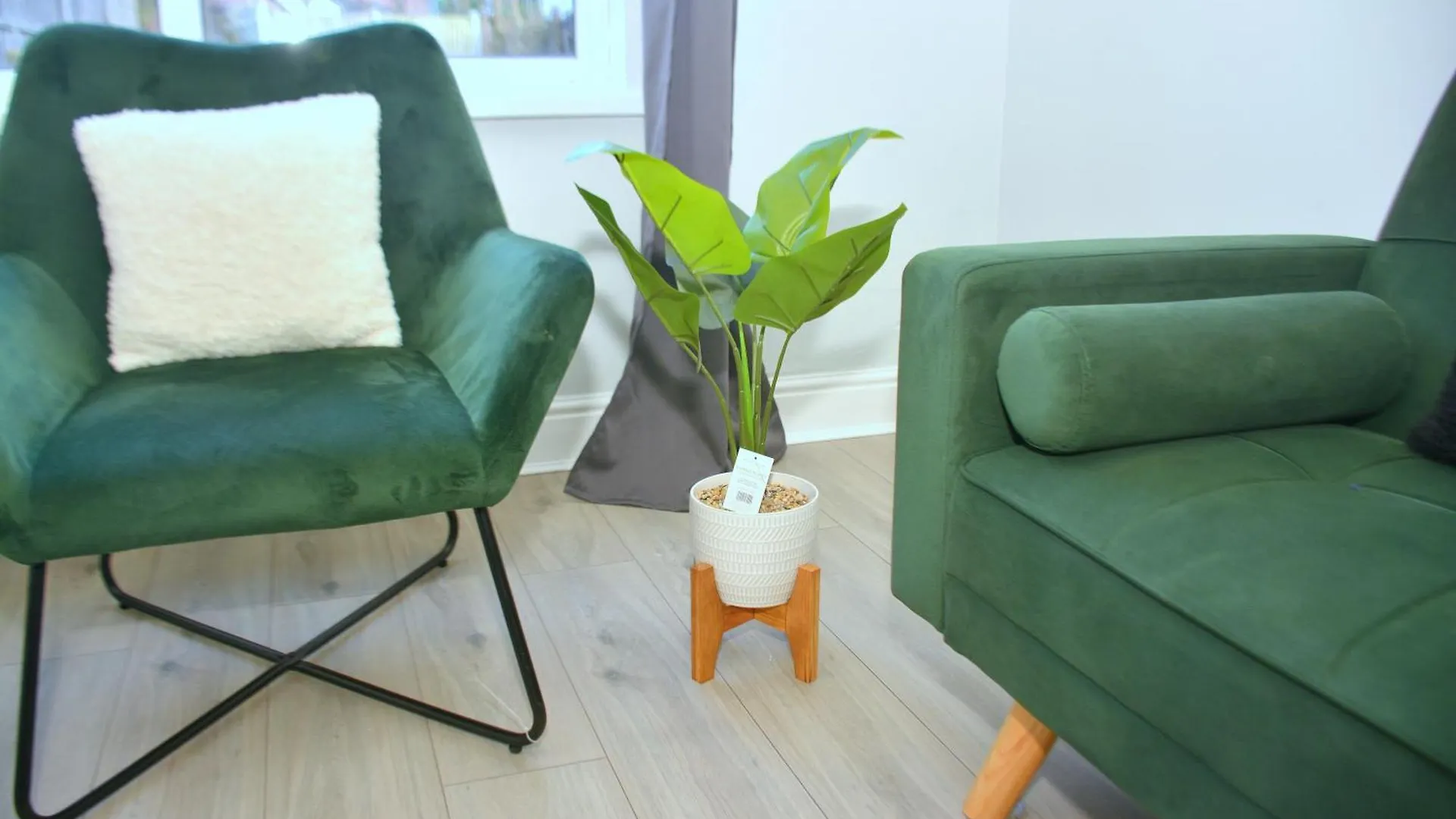 Tranquil Stays At 3 Bedroom House In Dagenham location