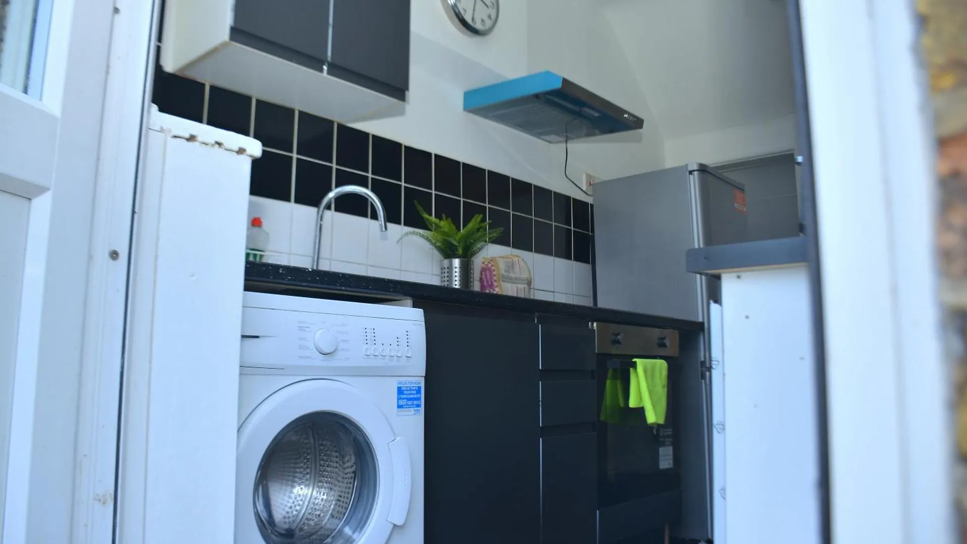 Tranquil Stays At 3 Bedroom House In Dagenham