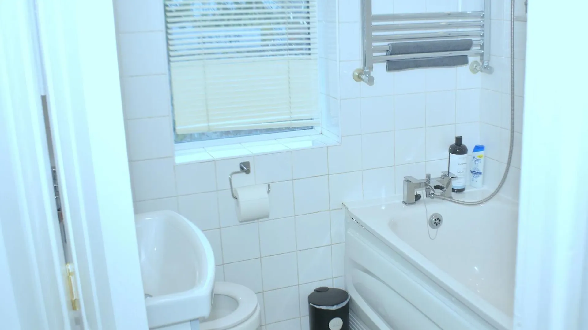Tranquil Stays At 3 Bedroom House In Dagenham Apartment