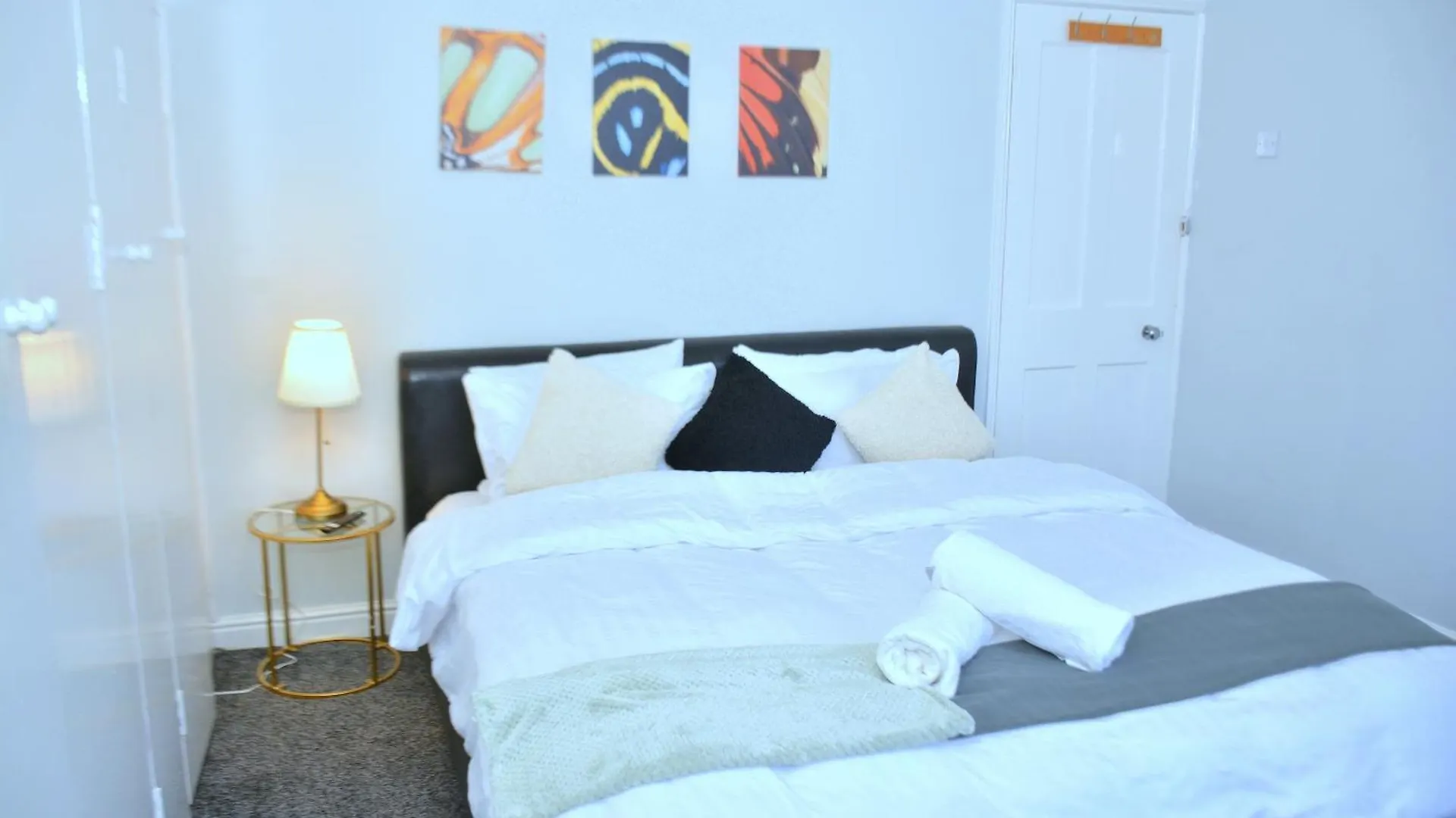 Apartment Tranquil Stays At 3 Bedroom House In Dagenham