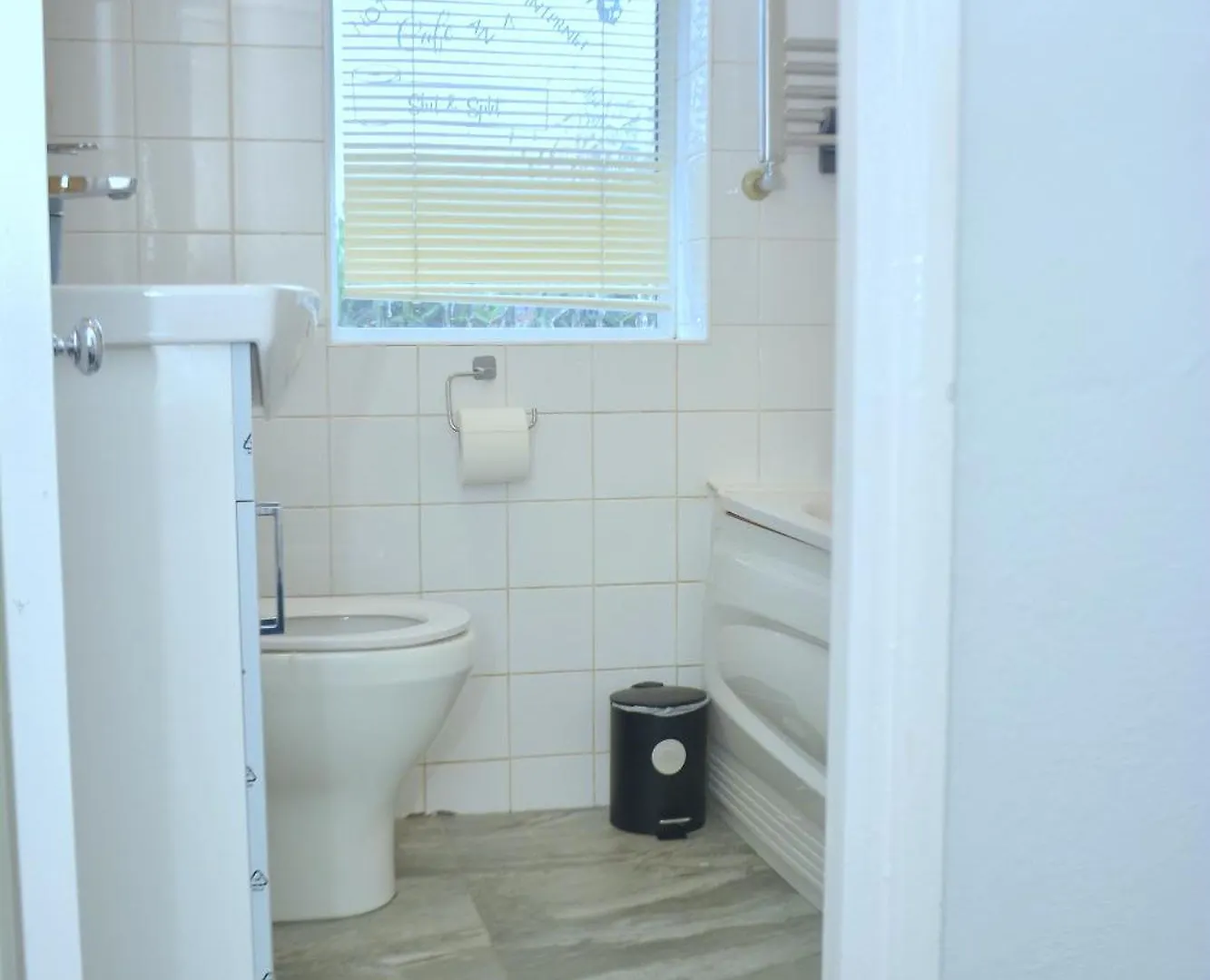 Tranquil Stays At 3 Bedroom House In Dagenham